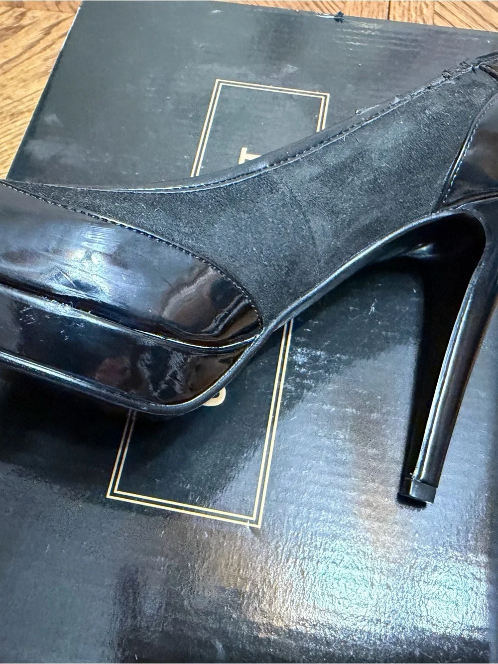 Colin Stuart Black Patent / Suede Platform Stiletto-Pumps